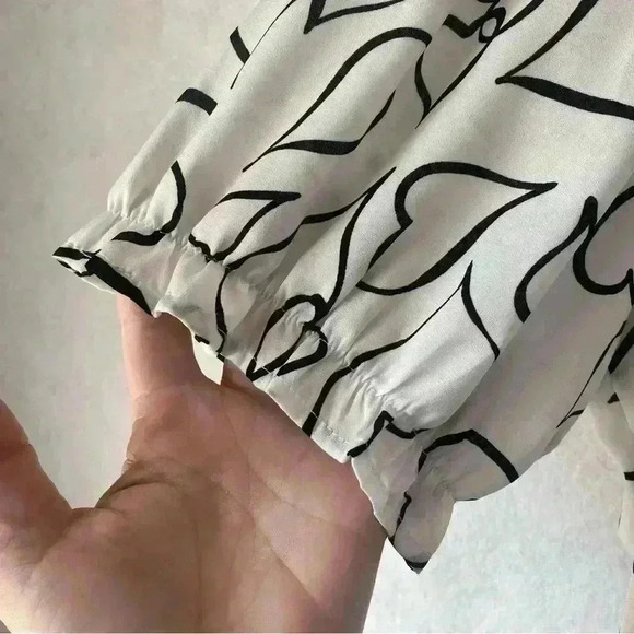 Sweet Rain Women's Heart Abstract Black White 3/4 Ruffle Sleeve Blouse Size 2X - Picture 7 of 10
